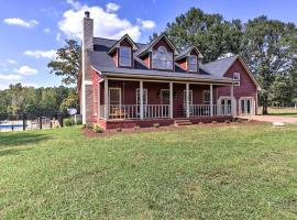 Pine Mountain Valley House with Pool and Grill!, hotel with parking in Hamilton