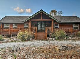 Huge Missouri Lake Home - Walk to Table Rock Lake, feriebolig i Shell Knob