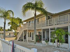 Sarasota Condo with Deck - half mile to Turtle Beach!, hotel in Siesta Key