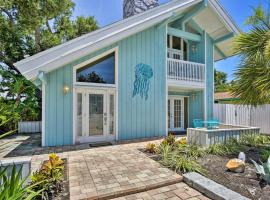 Cape Canaveral Cottage with Pool - Walk to Beach!, hotel a Cape Canaveral