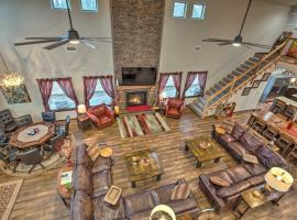 All-Encompassing Family Retreat Near Lake Texoma!, villa en Kingston