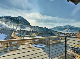 Crested Butte Townhome with Views - Steps to Lifts!, hotel in Mount Crested Butte