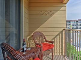 Hilton Head Resort Condo with Pool and Beach Access: Hilton Head Island şehrinde bir otel