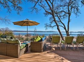 Casa dAmore Extravagant Lakefront Villa!, hotel com estacionamento em Granite Bay