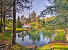 3-Acre Lodge with Snowmobile and Four-Wheeling Trails, hotel v destinácii Coudersport