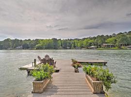 Arcade Cove - Lake Martin Home with Private Dock!, cottage in Eclectic