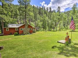 Historic Keystone Cabin Near Mount Rushmore!, hotel with parking in Keystone