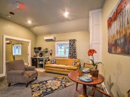 Welcoming Downtown Branson Cottage with Pool Access!, hotel near Branson Landing, Branson