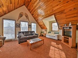 Ski-In and Ski-Out Ghent Cabin with Mountain Views! โรงแรมในGhent