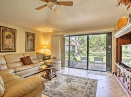 Home with Pool and Hilton Resort Beach Club Access!, Hotel mit Parkplatz in Palm Beach Gardens