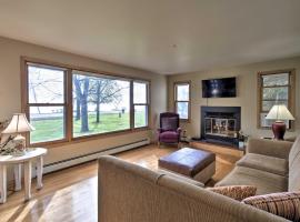 Charming Neenah House with Porch on Lake Winnebago!, hotel con parcheggio a Neenah