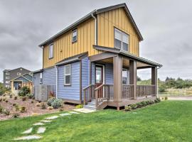 Ocean Shores House with Hot Tub - Walk to Beach, feriebolig i Ocean Shores