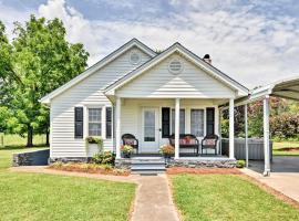 Peaceful Elkin Vacation Rental about 17 Mi to Mt Airy!, hotel v destinaci Dobson