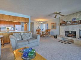 Cozy Oregon Resort Condo - Steps to Lincoln Beach!, hotel di Lincoln City