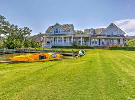 Historic Manteo House on Roanoke Sound with Dock!, cottage in Manteo