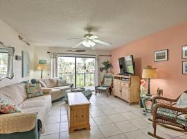 St Augustine Resort Condo - Walk to Crescent Beach, appartement in St. Augustine