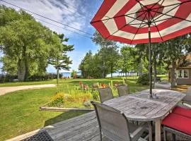 Lakefront Manitou Cottage Near Dwtn Suttons Bay!