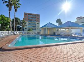 Redington Shores Retreat with Pool and Beach Access!, hotel spa en Clearwater Beach