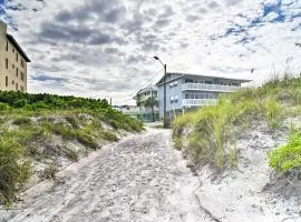 Driftwood Beach Cottage - Walk to Clearwater Bch