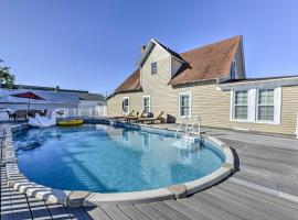 Charming Wildwood Hideaway with Private Pool and Deck!, Hotel mit Parkplatz in Wildwood