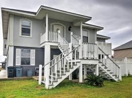 Waterfront Slidell Home with Boat Dock and Canal View!, hotel en Slidell