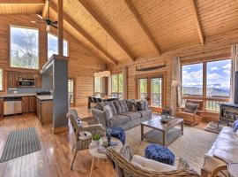 Secluded Mountain Retreat with Views on 45 Acres!, hotelli kohteessa Cotopaxi