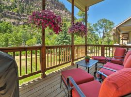 Townhome with Mtn Views 1 Block to Downtown Ouray!, rumah liburan di Ouray