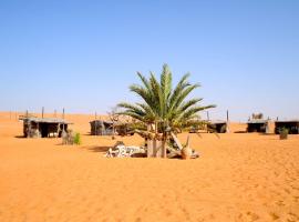 Nomadic Desert Camp, hotel with parking in Al Wāşil