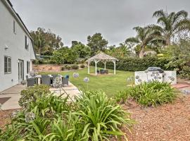 Immaculate Oceanside House with Gazebo - Near Beach!, cottage di Oceanside
