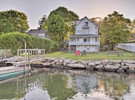 Mystic-Noank Waterfront Rental with Shared Dock!, apartamento em Noank