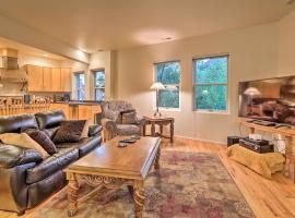 Downtown Manitou Springs Home Tranquil Creek View, hotel i Manitou Springs