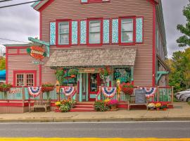 Downtown Tannersville Apt - 3 Mi to Hunter Mtn, hotel i Tannersville