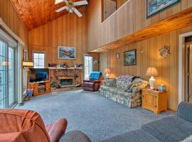 Wilmington Getaway with Pool Access Near Hiking!, hytte i Wilmington