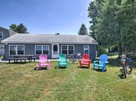 Willow Point about Lake Champlain House with 2 Kayaks!, hotel with parking in Isle la Motte