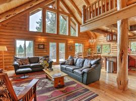Log Home on 40 Private Acres By Mt Shasta Ski Park, hotell i McCloud