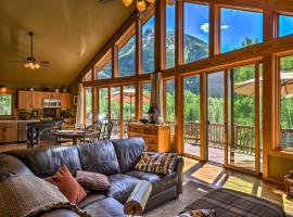 Peaceful Marble, Colorado Home with Deck and Mtn Views, hotel con parking en Marble