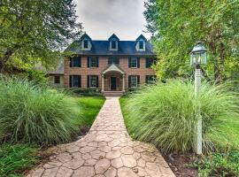 Extravagant Atglen Manor with Private 60-Acre Land!, vacation home in Atglen