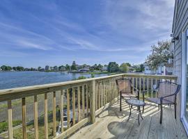 Coastal Rhode Island Home with Kayaks, Deck and Grill!, hotel med parkering i Portsmouth