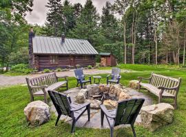Award-Winning Log Cabin, Top 5 in New England!，Londonderry的寵物友善飯店
