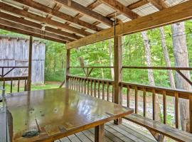 Rustic Taswell Cabin Grill and Walk to Patoka Lake!, hotel cu parcare din Taswell