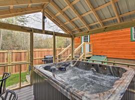 Just Fur Relaxin Sevierville Cabin with Hot Tub!, отель в городе Севьервилл