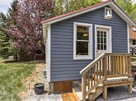 Bolton Landing Cottage Steps from Lake George!: Bolton Landing şehrinde bir tatil evi