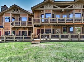 Cozy Southwind Seven Springs Home, Ski-InandSki-Out!, hotel Championban