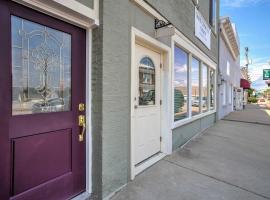 Modern Studio Apartment in Central Williamstown!, hotel i Williamstown