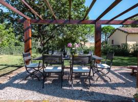 Ca' le cerque, villa surrounded by the Marche nature, orlofshús/-íbúð í Fossombrone