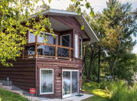 Lakefront Brainerd Cabin - Great Rice Lake Fishing, hotel amb aparcament a Brainerd
