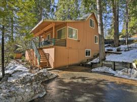 Cozy Mi-Wuk Village Cabin with Porch Near Stanislaus!, hotel in Mi-Wuk Village