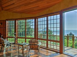 Forested Gold Beach House with Panoramic Ocean Views!, хотел с паркинг в Ophir