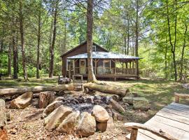 Clearwater Cabin on 10 Acres with Trout Stream!, хотел с паркинг в Monterey