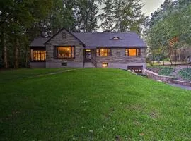 Historic Stone Cottage with Firepit-Walk to Lily Lake